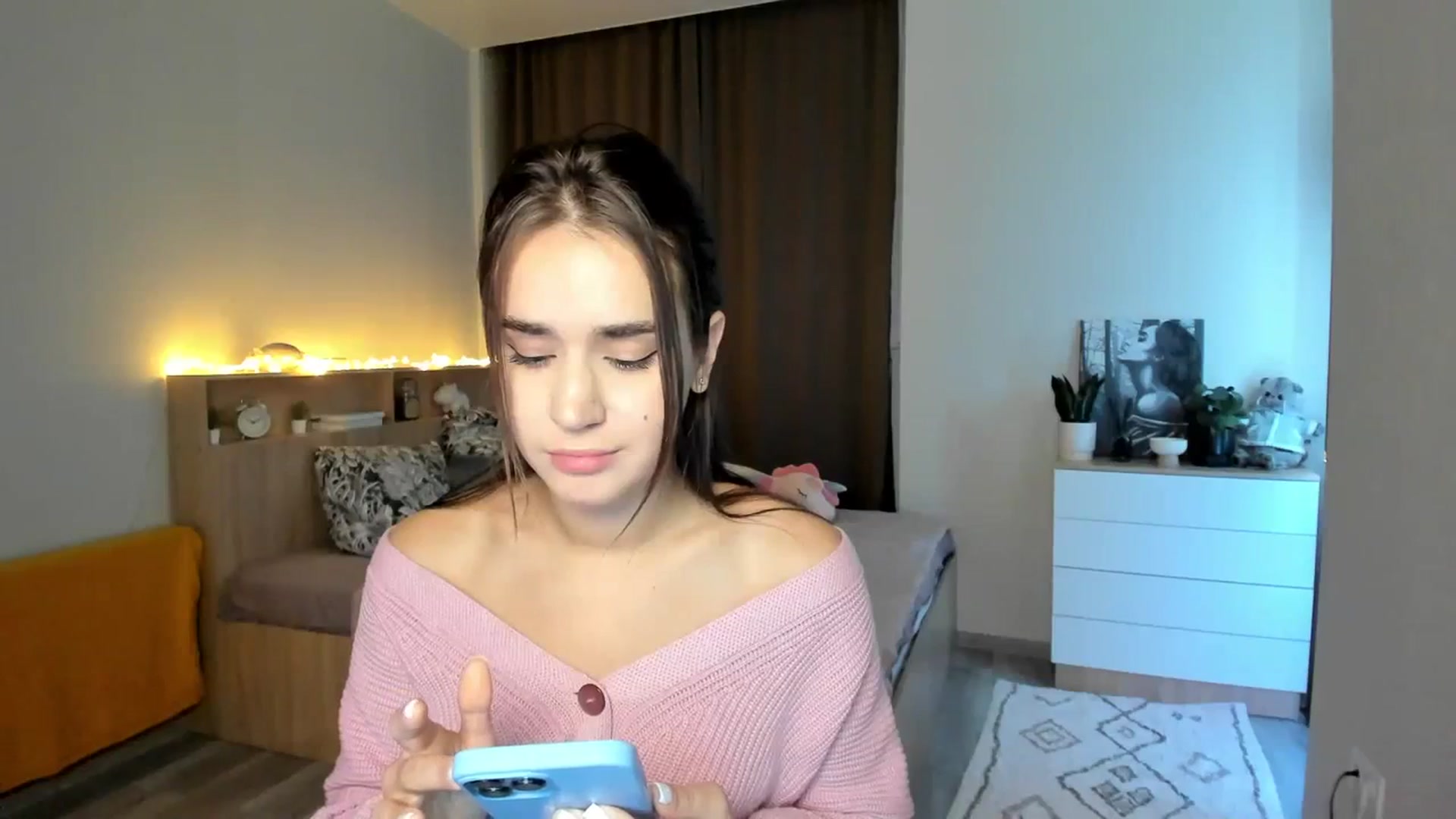Gallery image thumbnail from Ellies_Smile's myfreecams stream on, 10/20/2023, 14:15 image 5 of 20