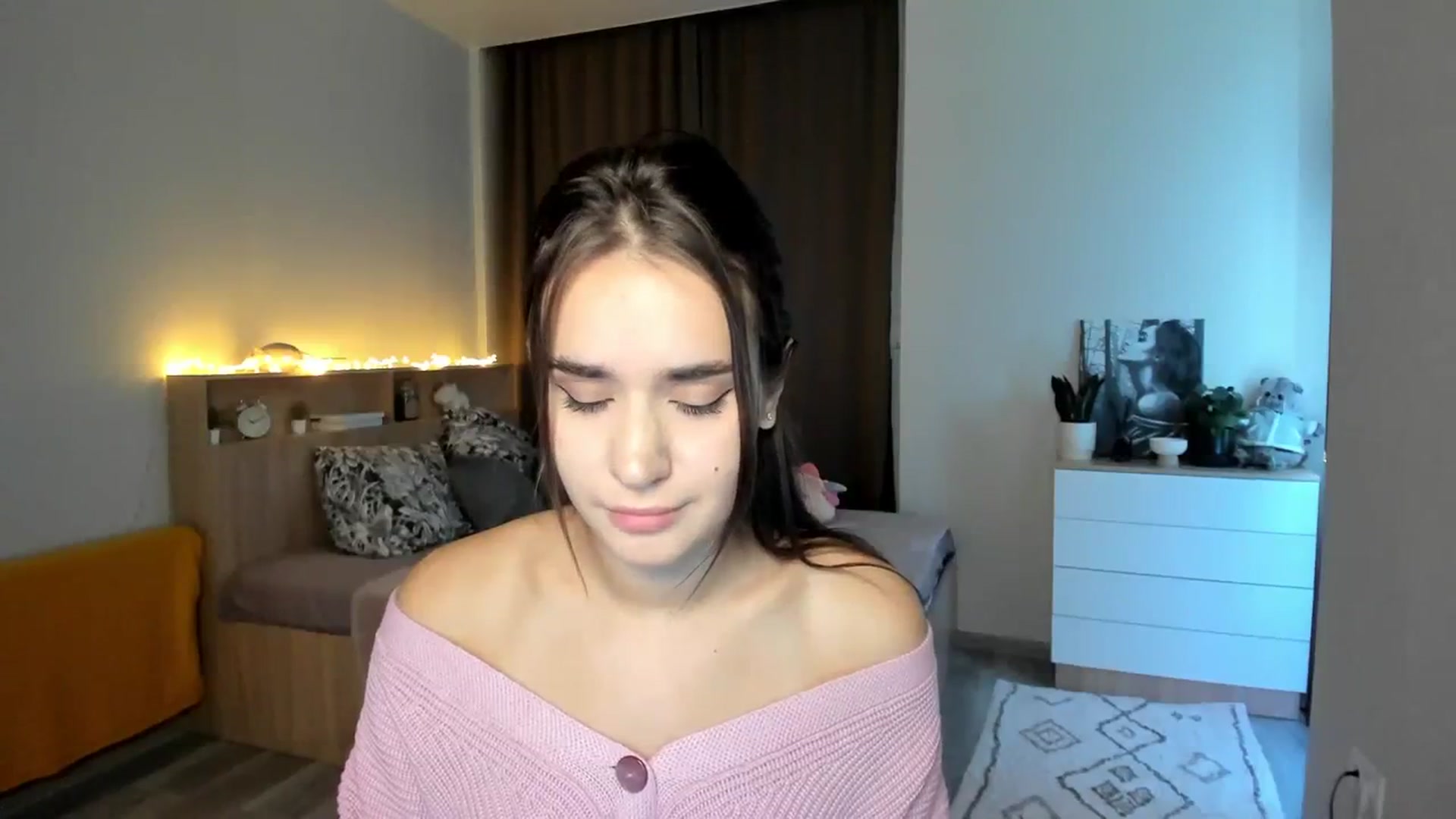 Gallery image thumbnail from Ellies_Smile's myfreecams stream on, 10/20/2023, 14:15 image 20 of 20