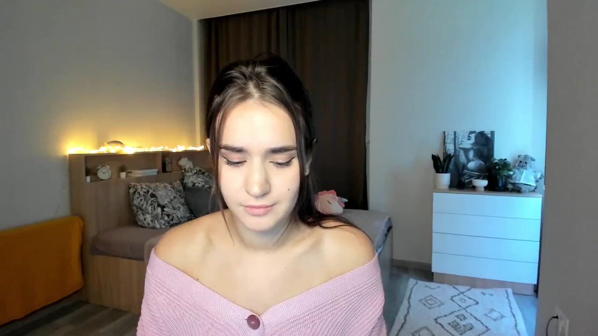 Gallery image thumbnail from Ellies_Smile's myfreecams stream on, 10/20/2023, 14:15 image 19 of 20