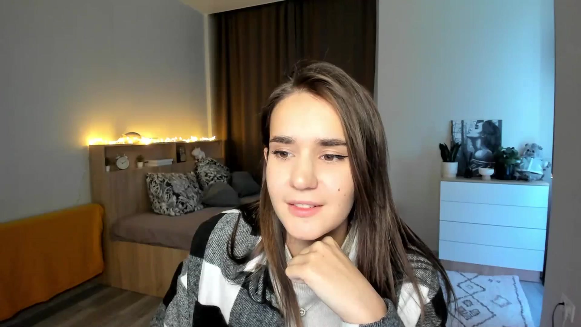 Gallery image thumbnail from Ellies_Smile's myfreecams stream on, 10/23/2023, 16:16 image 9 of 20