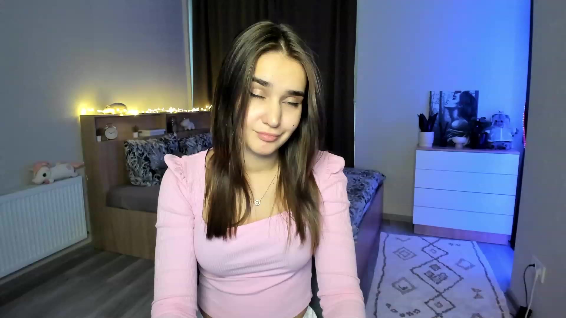Gallery image thumbnail from Ellies_Smile's myfreecams stream on, 11/14/2023, 12:12 image 7 of 20