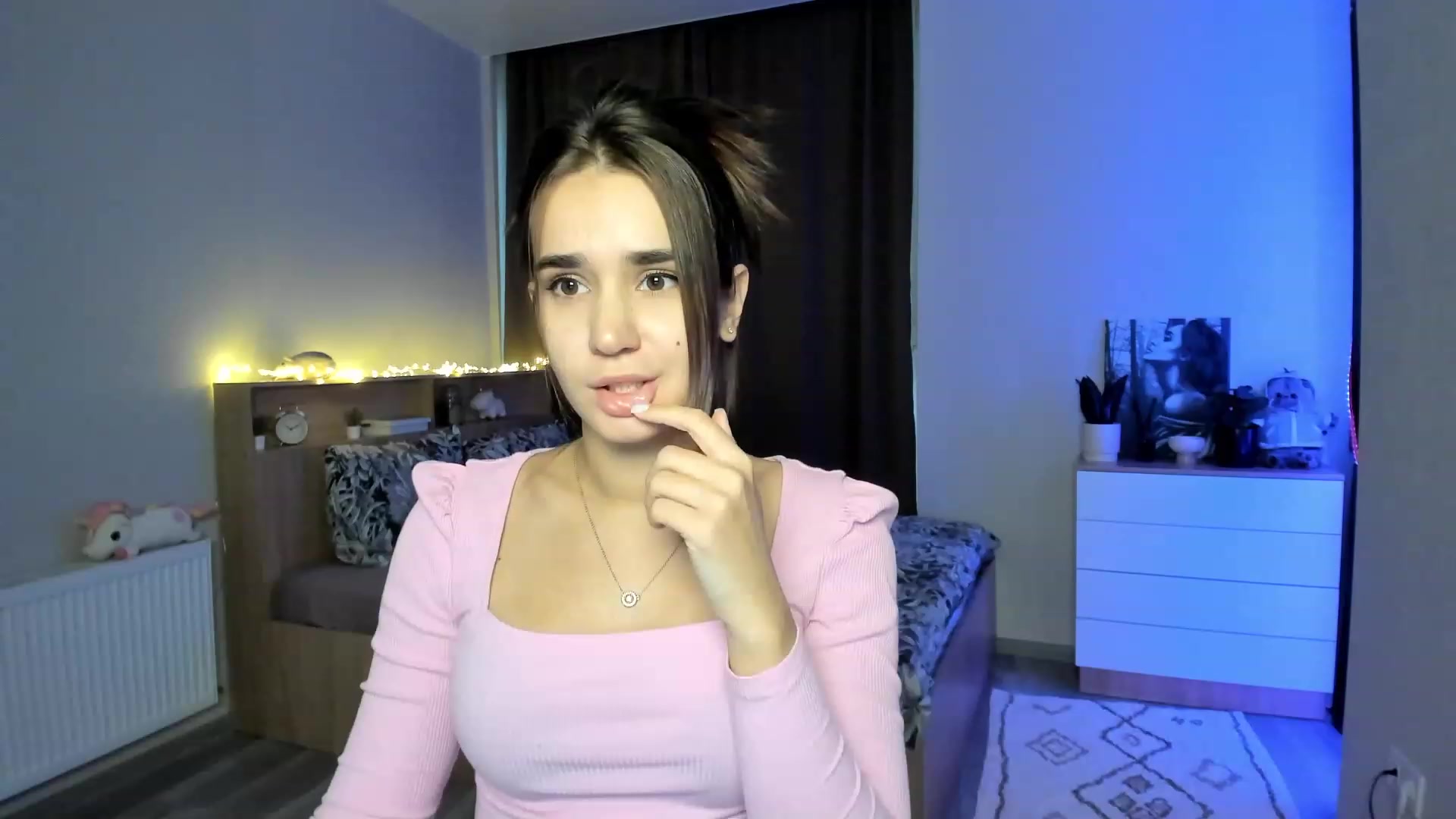 Gallery image thumbnail from Ellies_Smile's myfreecams stream on, 11/14/2023, 12:12 image 20 of 20