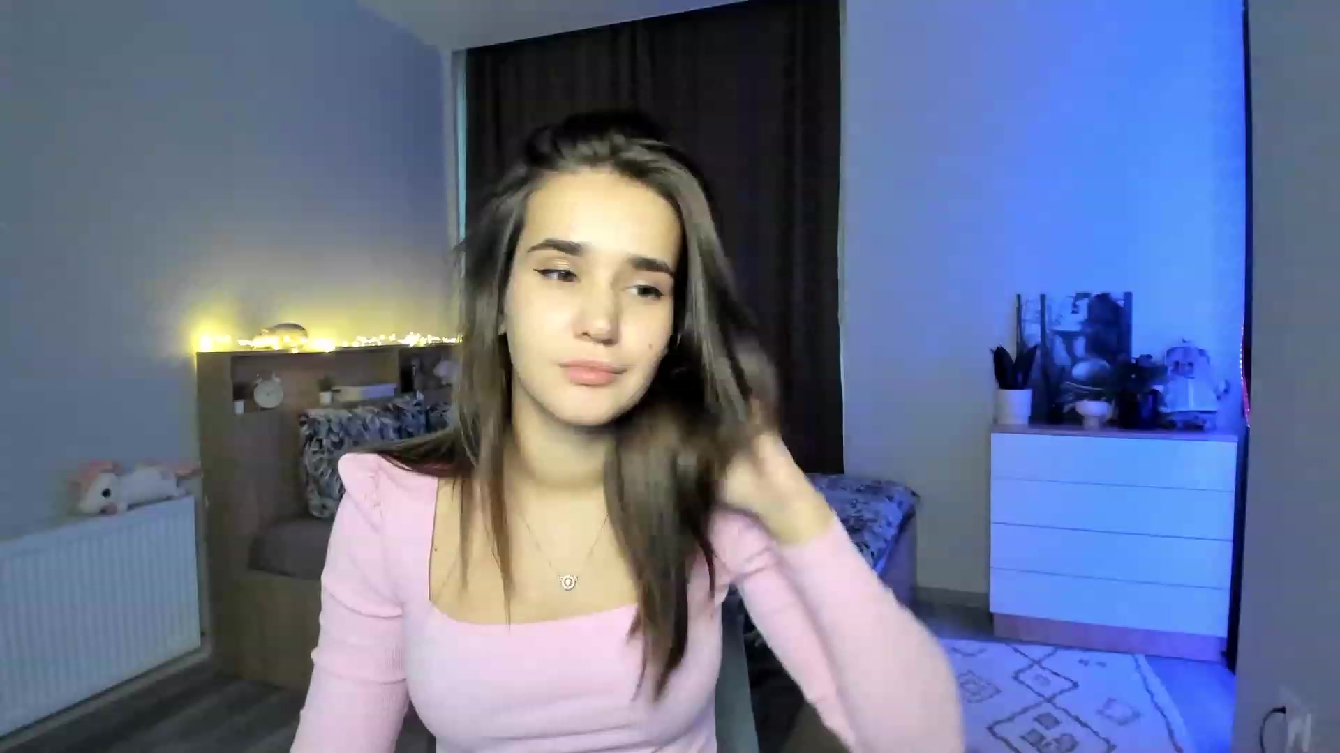 Gallery image thumbnail from Ellies_Smile's myfreecams stream on, 11/14/2023, 12:12 image 17 of 20