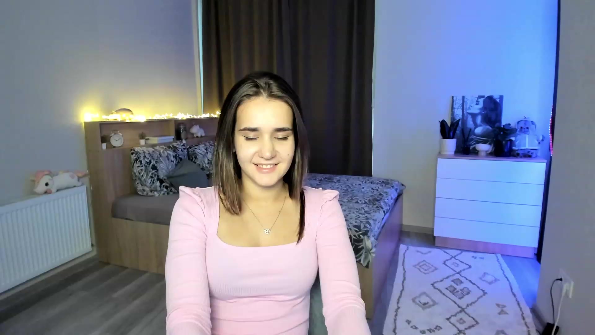 Gallery image thumbnail from Ellies_Smile's myfreecams stream on, 11/14/2023, 12:12 image 3 of 20
