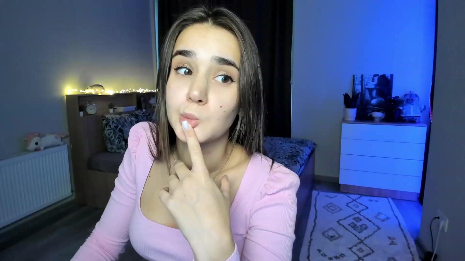 Gallery image thumbnail from Ellies_Smile's myfreecams stream on, 11/14/2023, 12:12 image 5 of 20