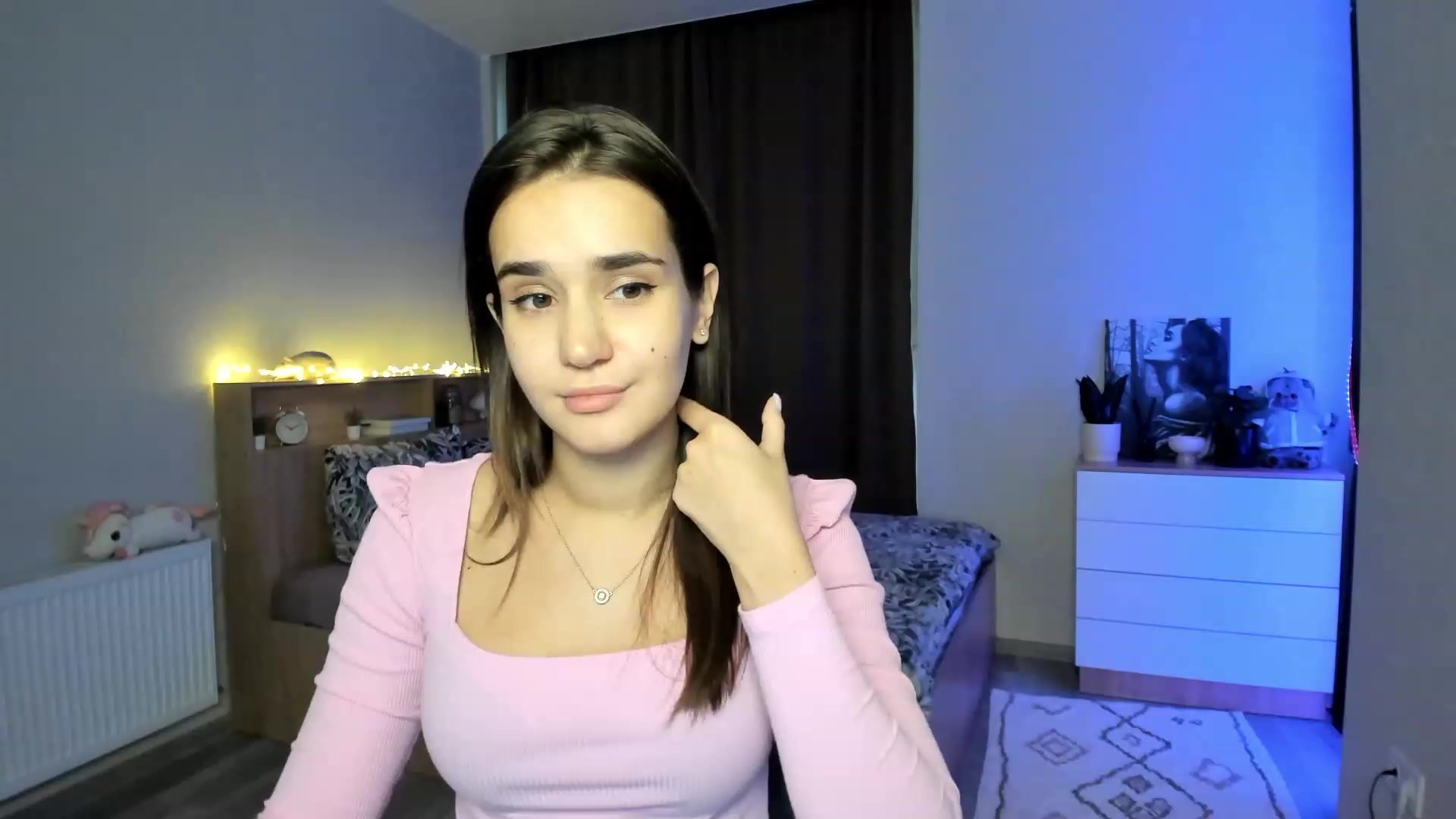 Gallery image thumbnail from Ellies_Smile's myfreecams stream on, 11/14/2023, 12:12 image 14 of 20