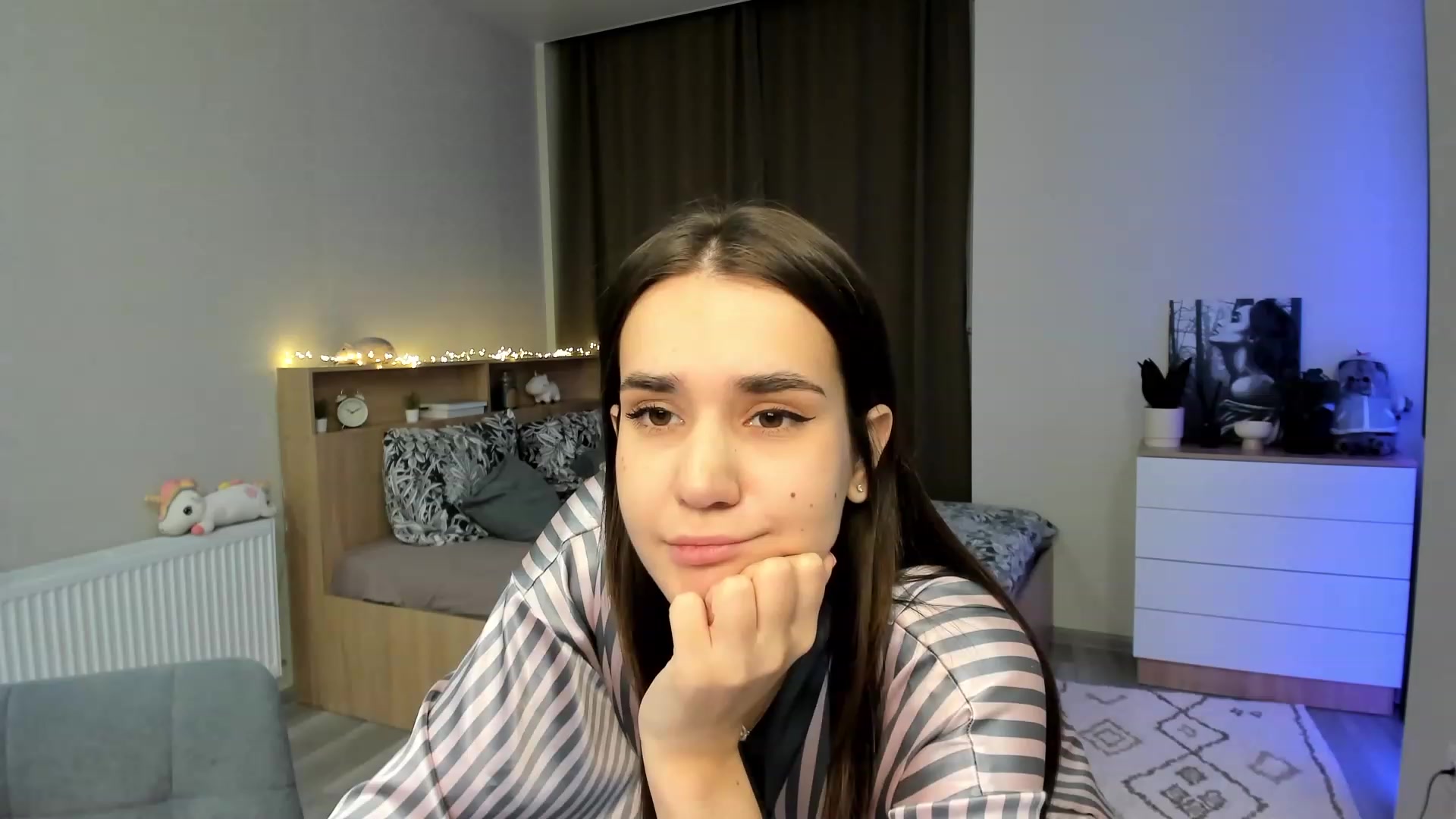 Gallery image thumbnail from Ellies_Smile's myfreecams stream on, 11/21/2023, 14:20 image 18 of 20