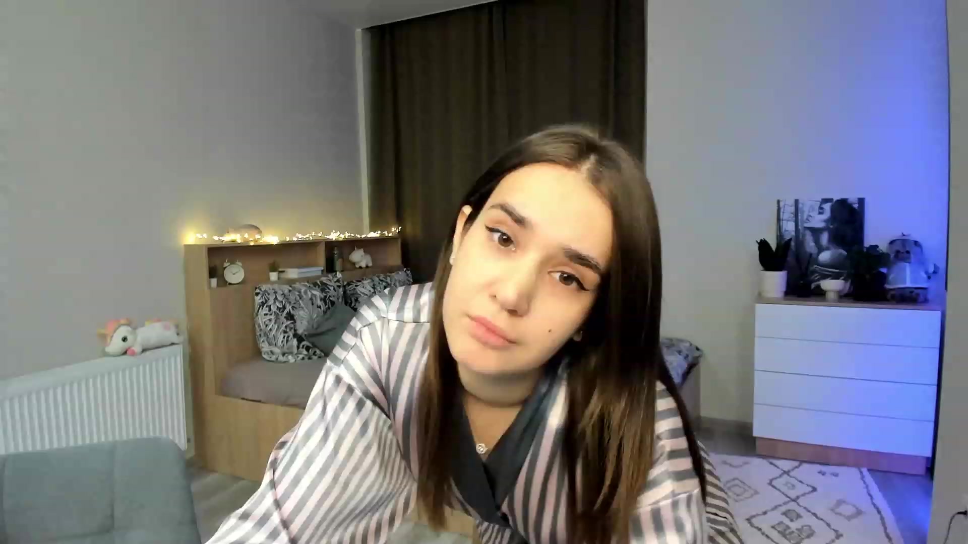 Gallery image thumbnail from Ellies_Smile's myfreecams stream on, 11/21/2023, 14:20 image 16 of 20