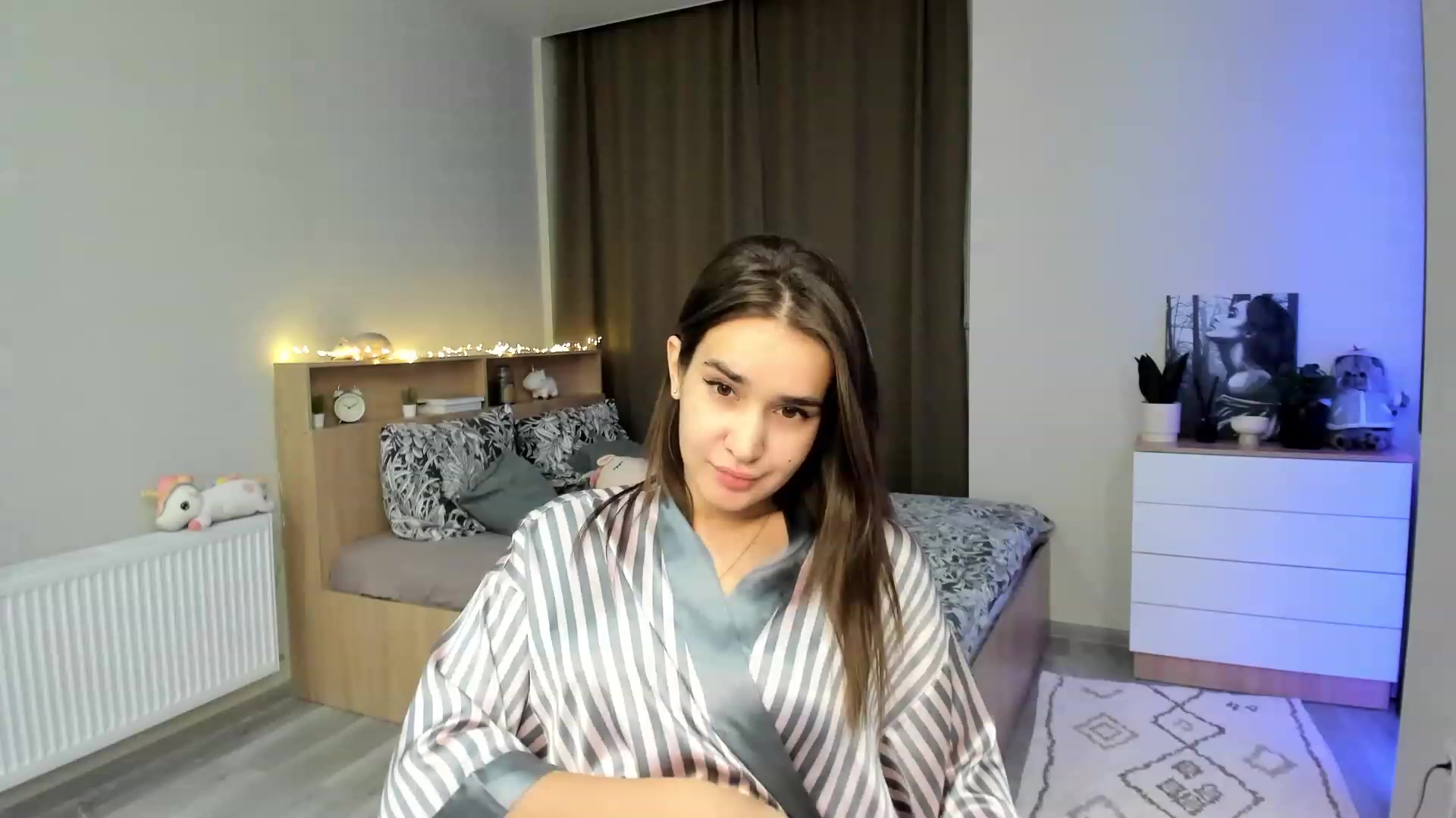 Gallery image thumbnail from Ellies_Smile's myfreecams stream on, 11/21/2023, 15:21 image 1 of 20