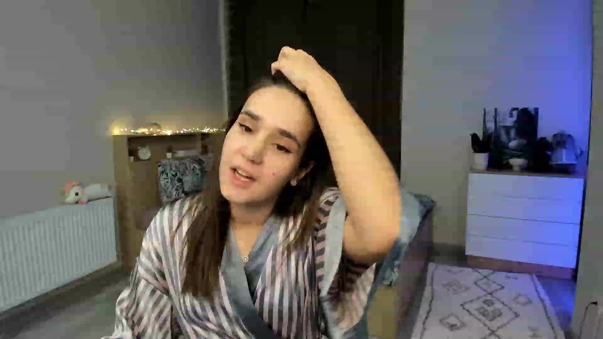 Gallery image thumbnail from Ellies_Smile's myfreecams stream on, 11/21/2023, 15:21 image 14 of 20