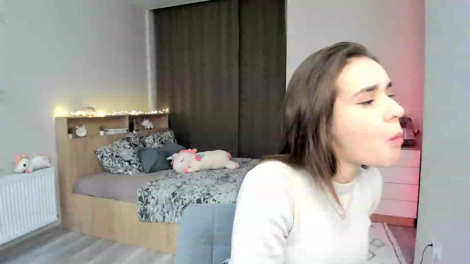 Gallery image thumbnail from Ellies_Smile's myfreecams stream on, 11/22/2023, 16:38 image 8 of 20