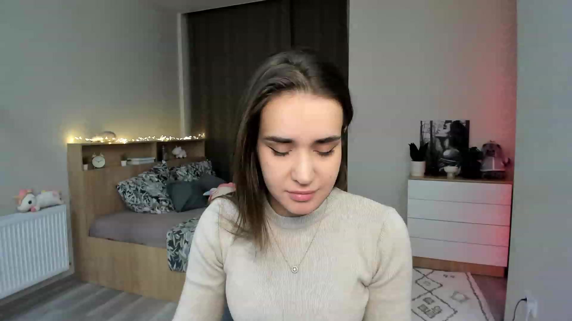 Gallery image thumbnail from Ellies_Smile's myfreecams stream on, 11/22/2023, 16:38 image 16 of 20