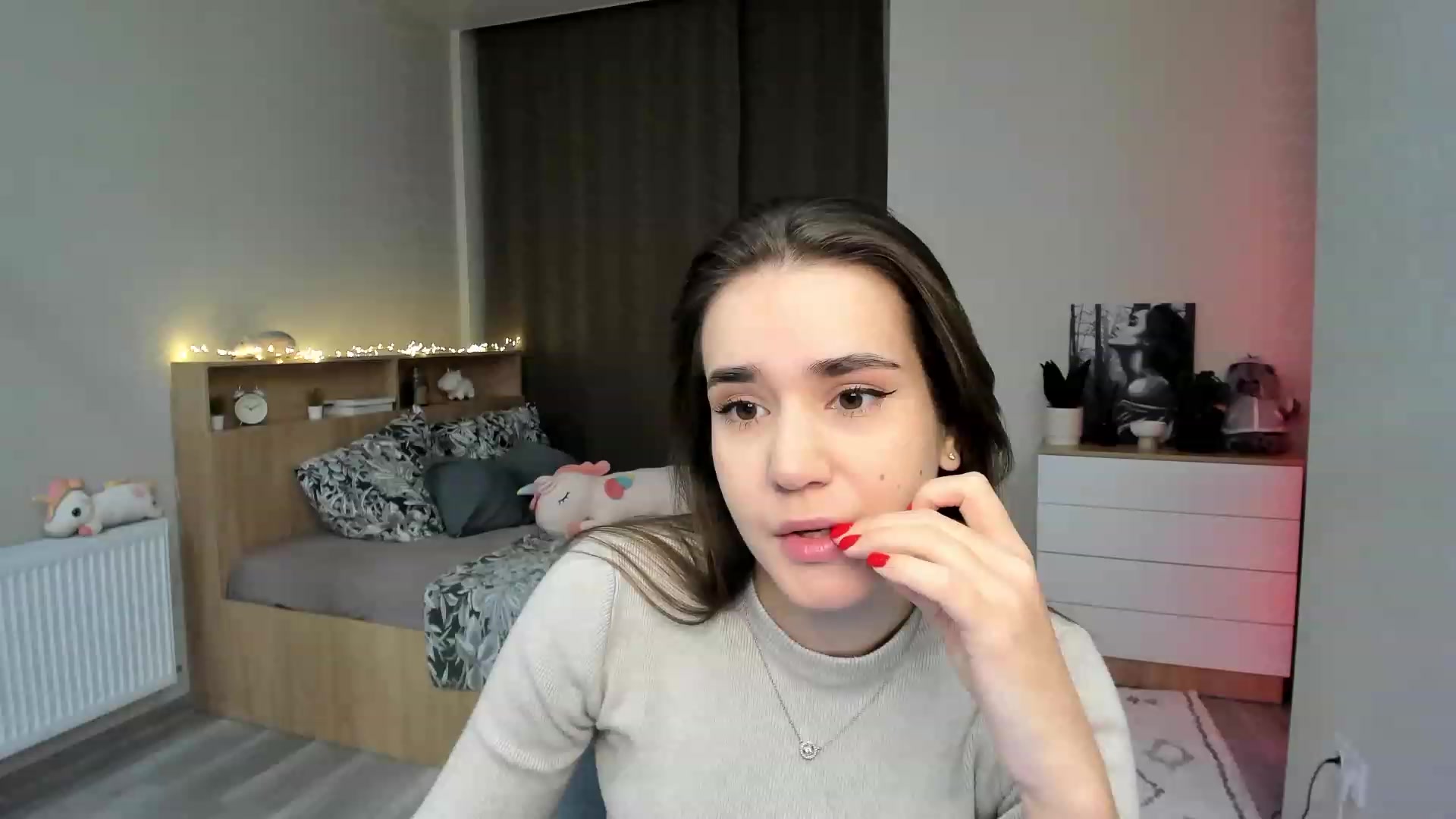 Gallery image thumbnail from Ellies_Smile's myfreecams stream on, 11/22/2023, 16:38 image 9 of 20