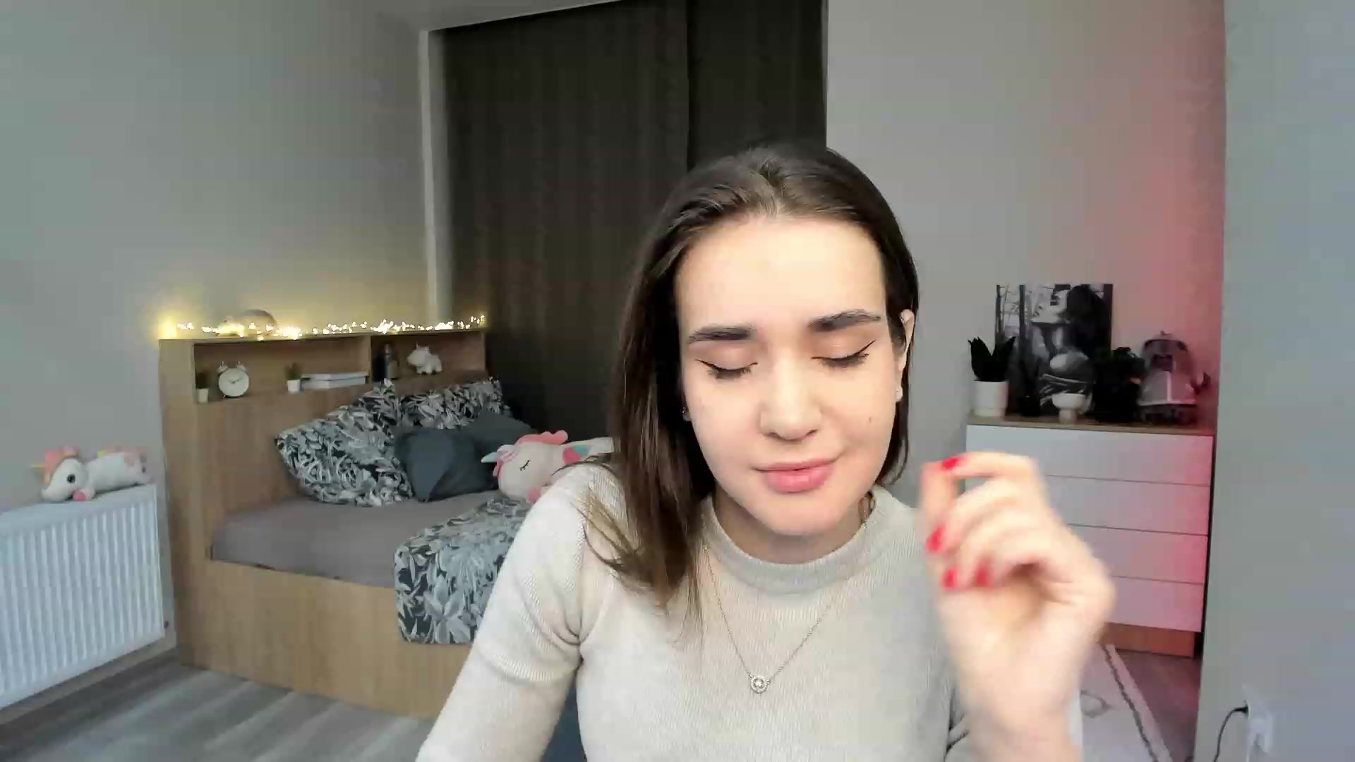 Gallery image thumbnail from Ellies_Smile's myfreecams stream on, 11/22/2023, 16:38 image 15 of 20