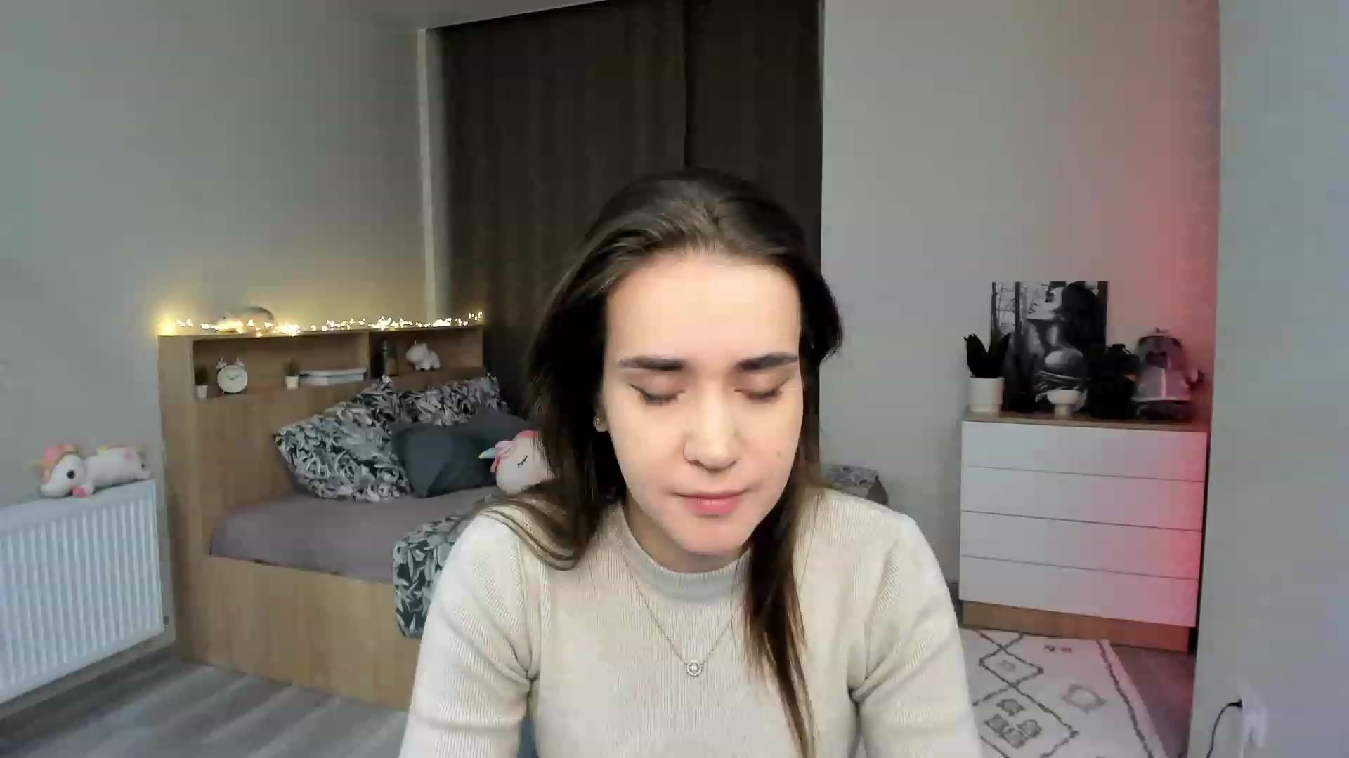 Gallery image thumbnail from Ellies_Smile's myfreecams stream on, 11/22/2023, 16:38 image 10 of 20