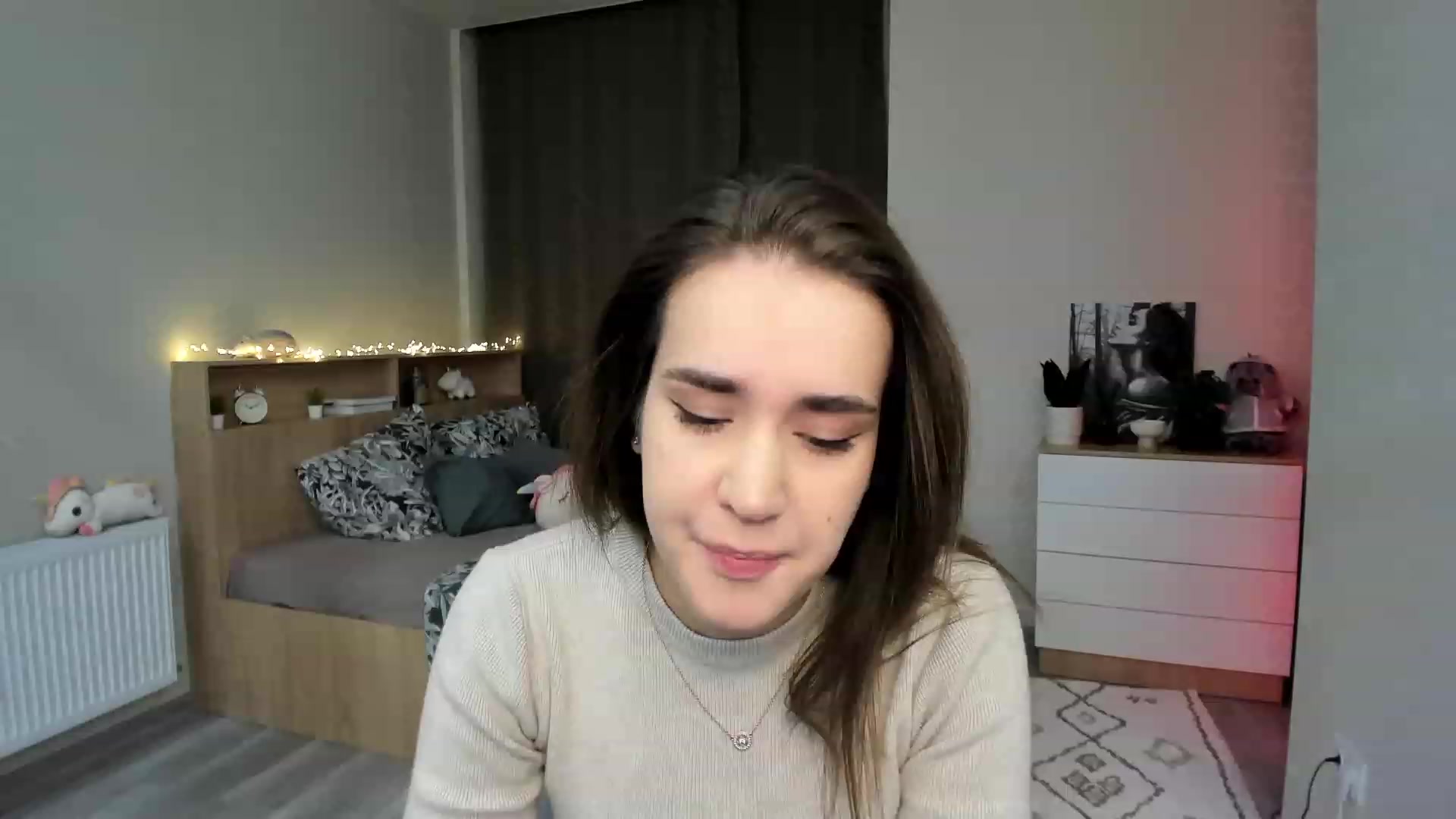 Gallery image thumbnail from Ellies_Smile's myfreecams stream on, 11/22/2023, 16:38 image 3 of 20