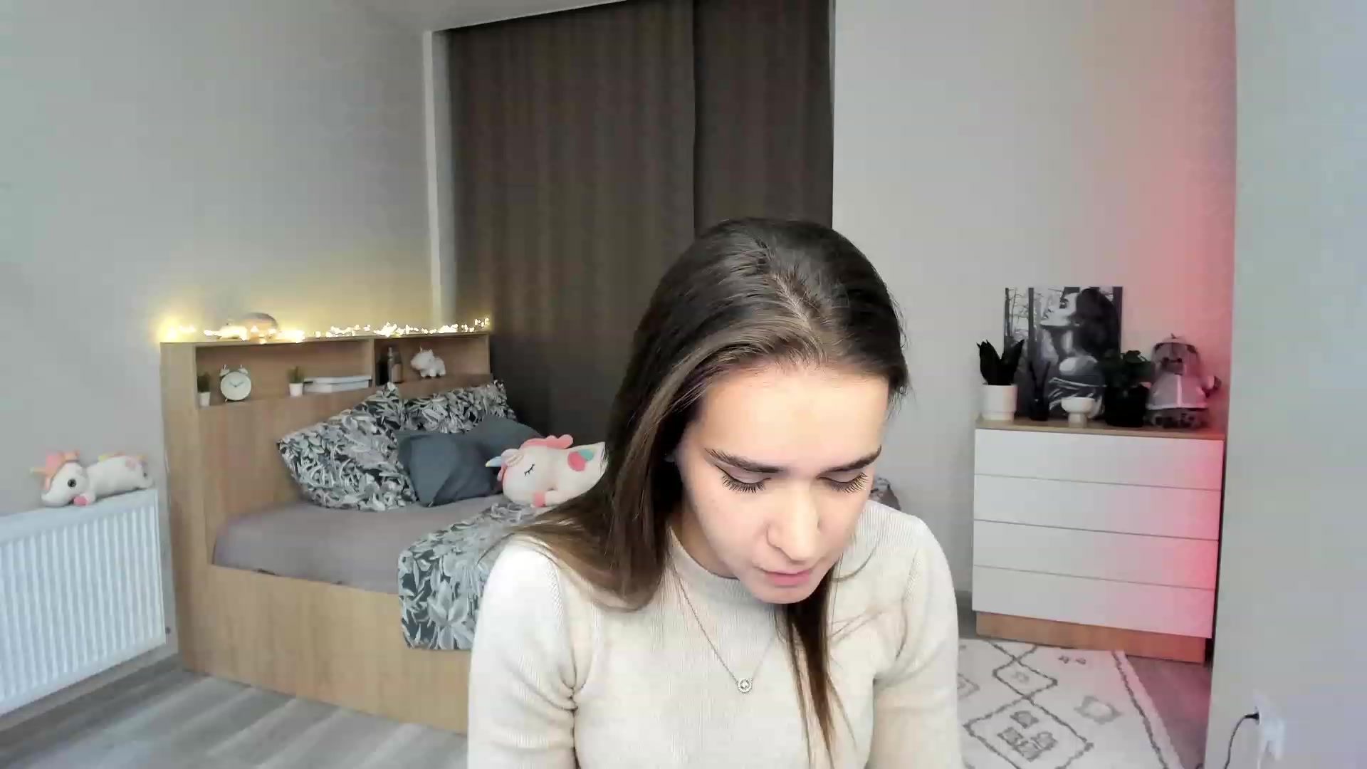 Gallery image thumbnail from Ellies_Smile's myfreecams stream on, 11/22/2023, 16:38 image 12 of 20