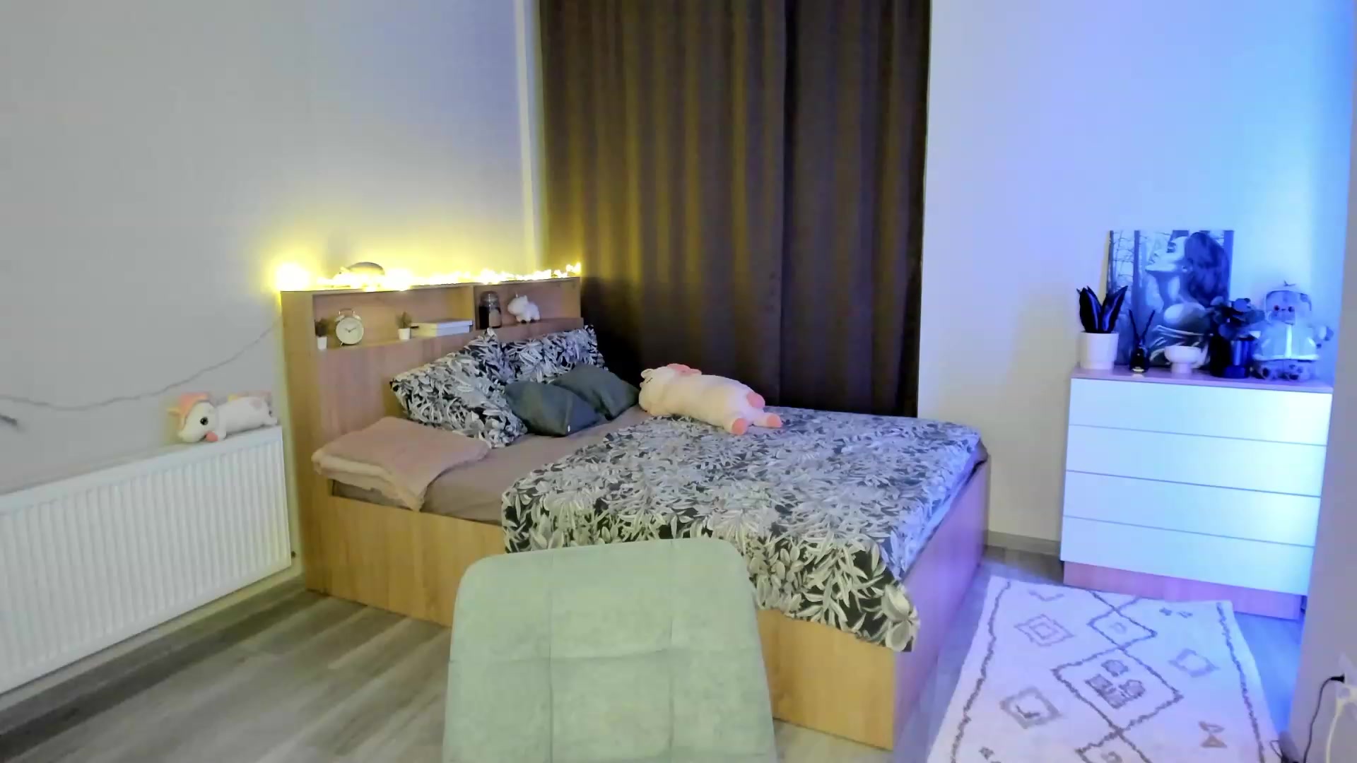 Gallery image thumbnail from Ellies_Smile's myfreecams stream on, 11/30/2023, 15:09 image 18 of 20