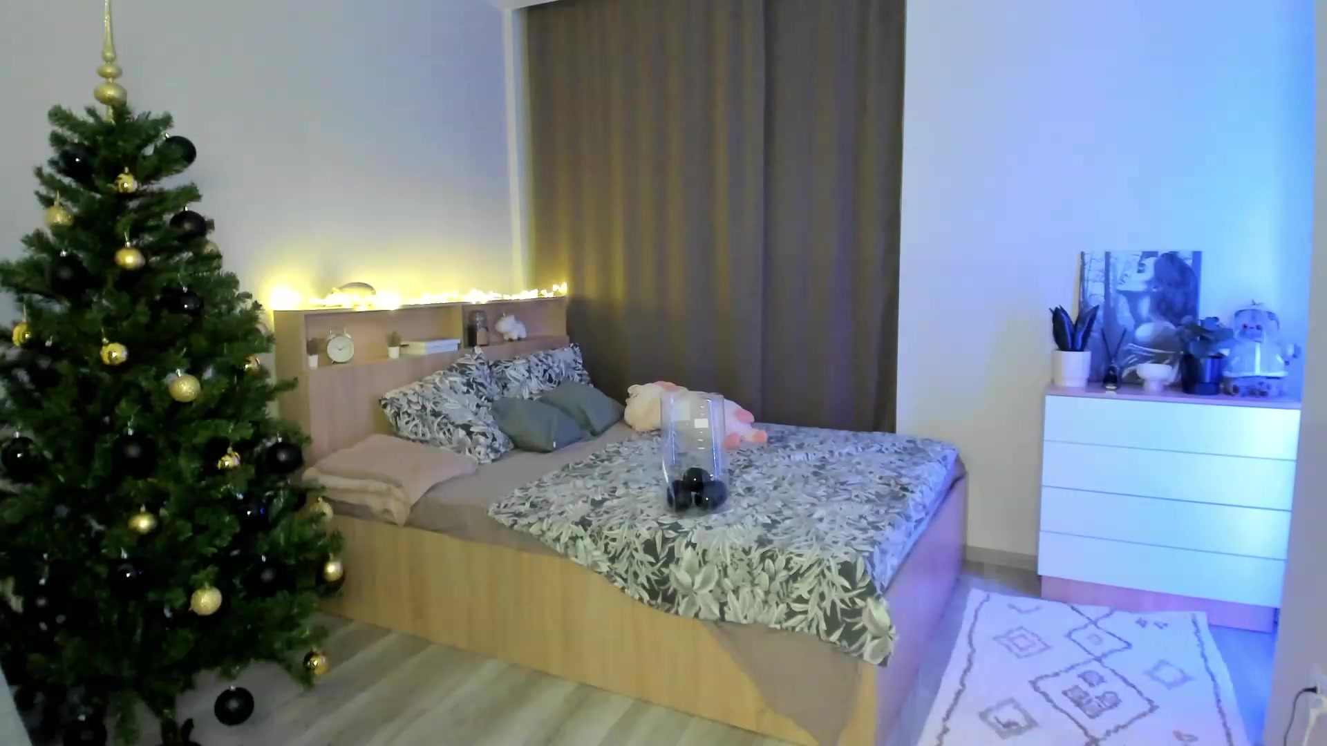 Gallery image thumbnail from Ellies_Smile's myfreecams stream on, 11/30/2023, 19:57 image 17 of 20