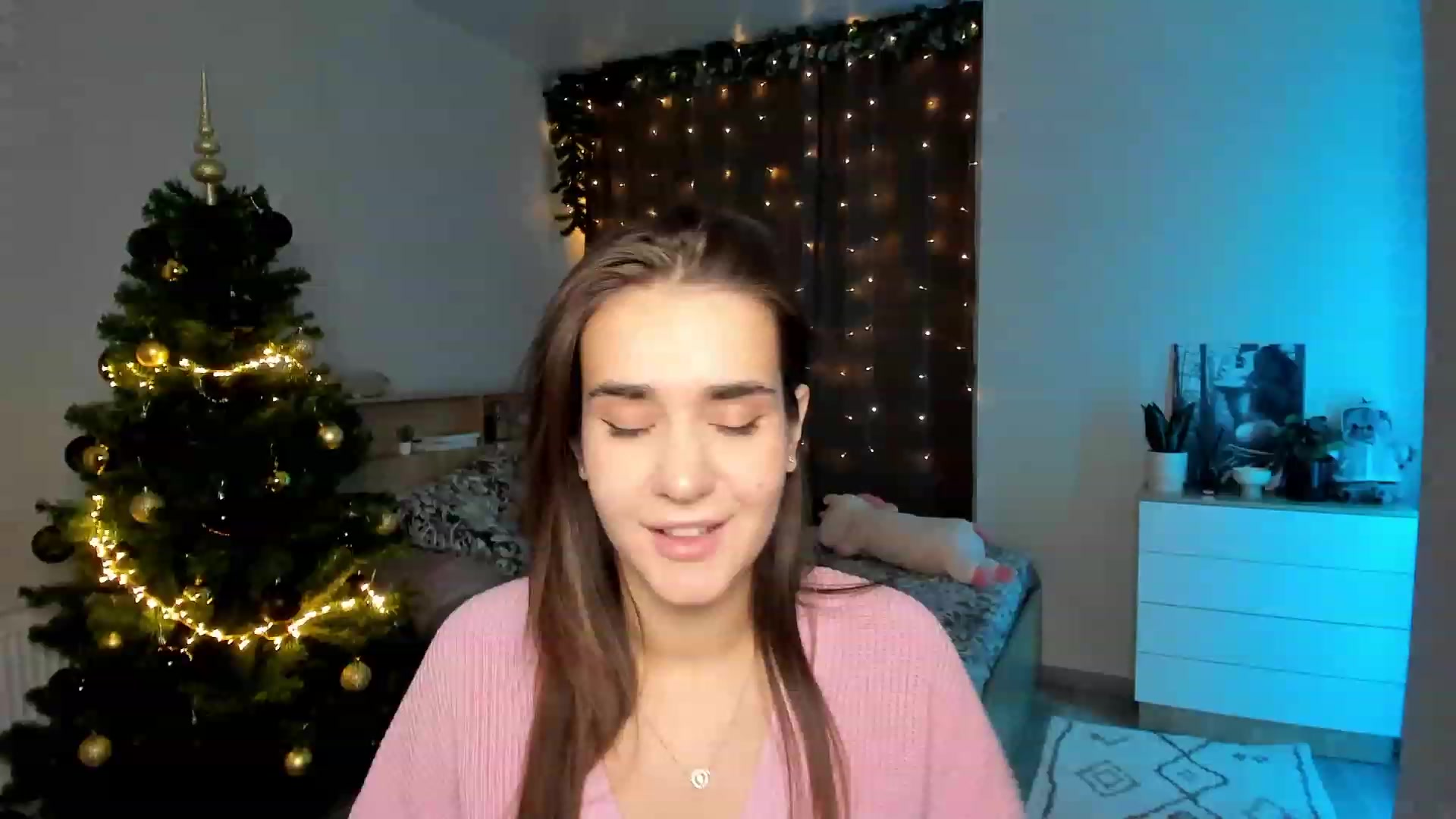 Gallery image thumbnail from Ellies_Smile's myfreecams stream on, 12/01/2023, 13:39 image 19 of 20