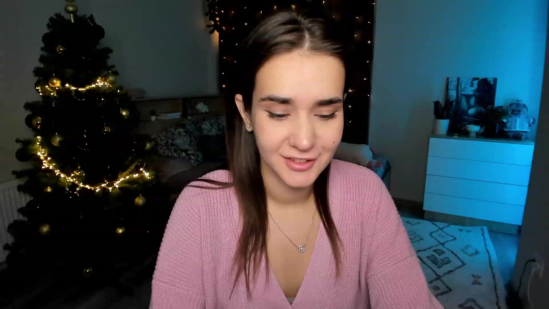 Gallery image thumbnail from Ellies_Smile's myfreecams stream on, 12/01/2023, 13:39 image 9 of 20