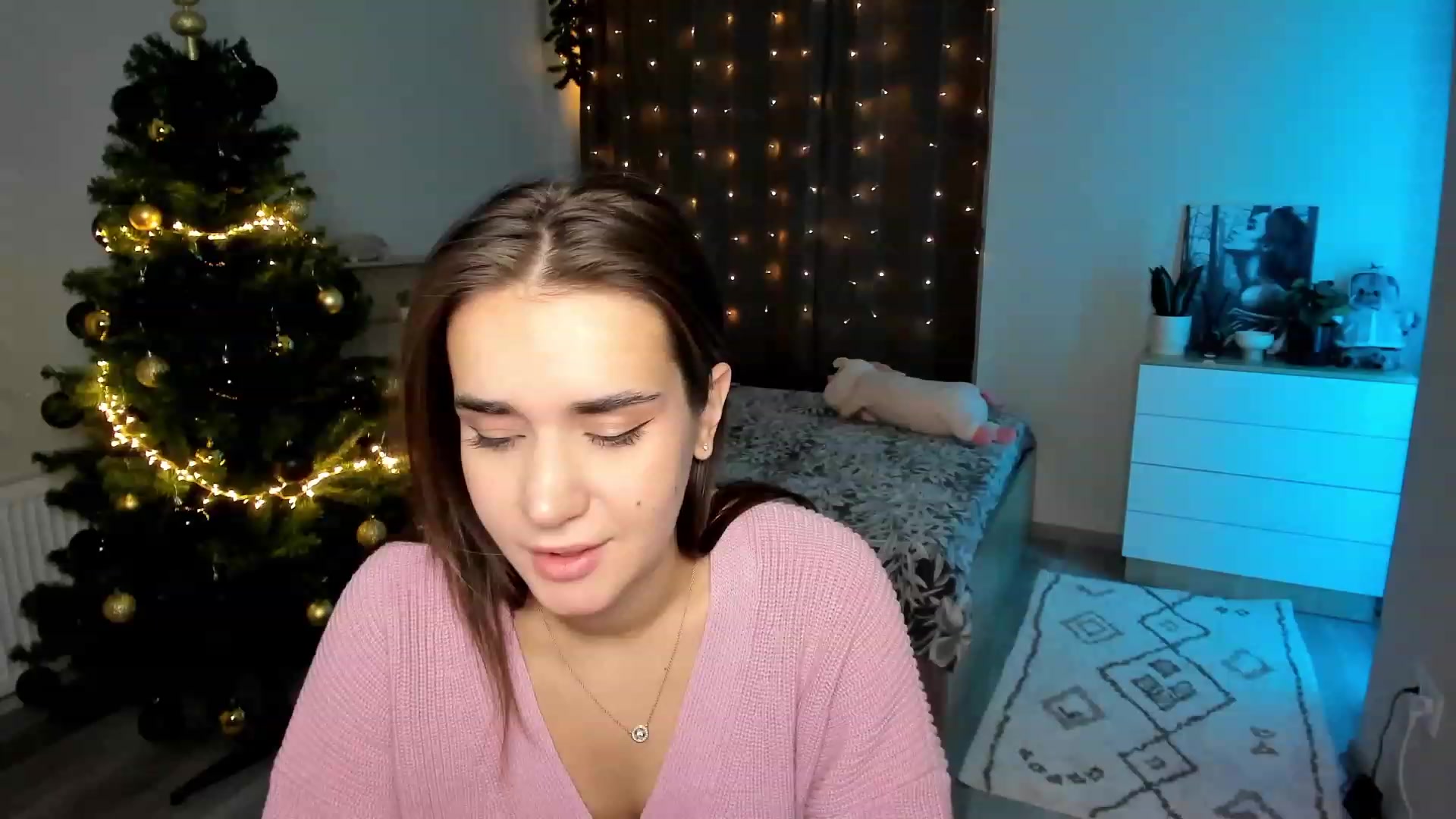 Gallery image thumbnail from Ellies_Smile's myfreecams stream on, 12/01/2023, 13:39 image 7 of 20