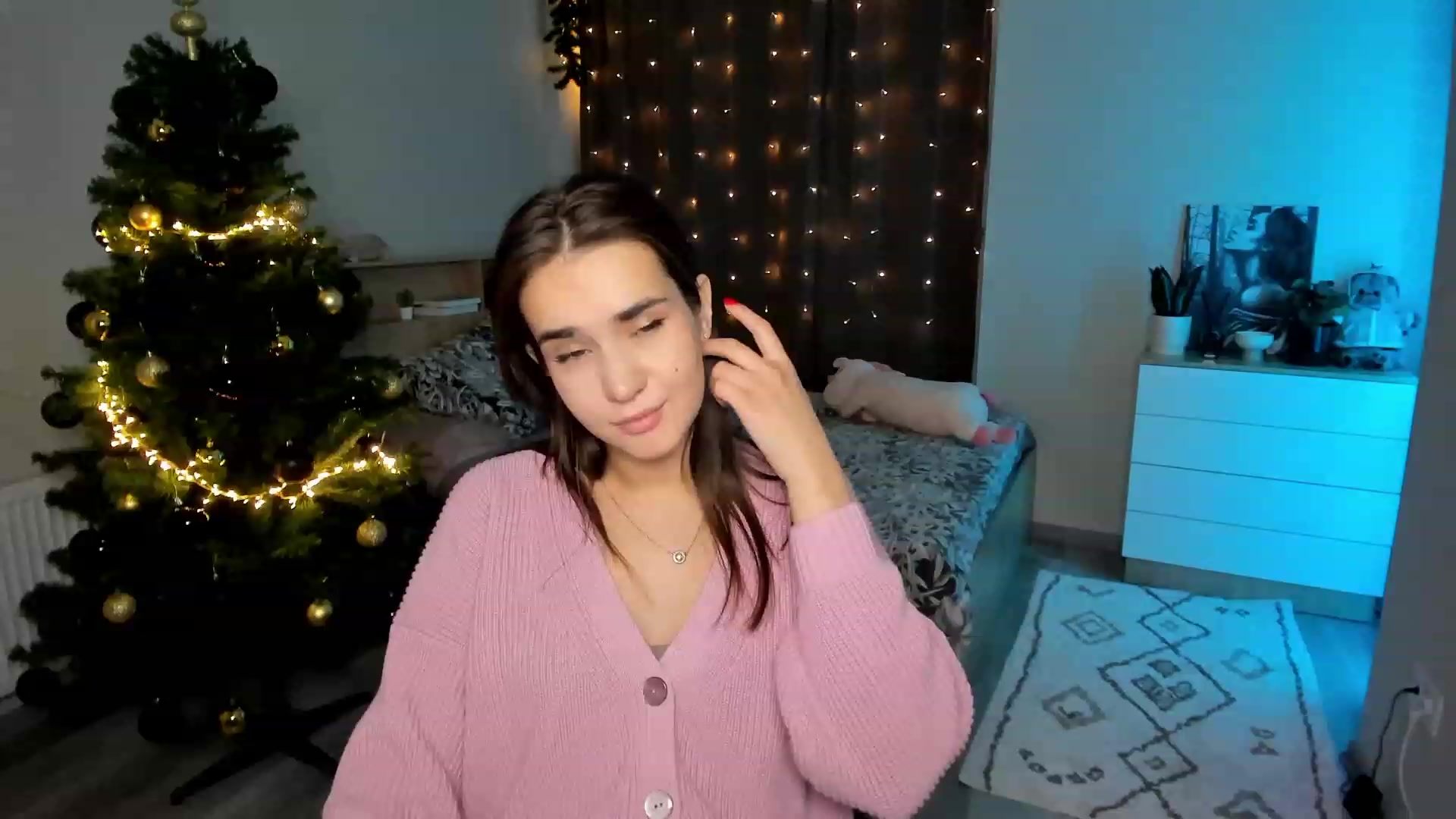 Gallery image thumbnail from Ellies_Smile's myfreecams stream on, 12/01/2023, 13:39 image 5 of 20