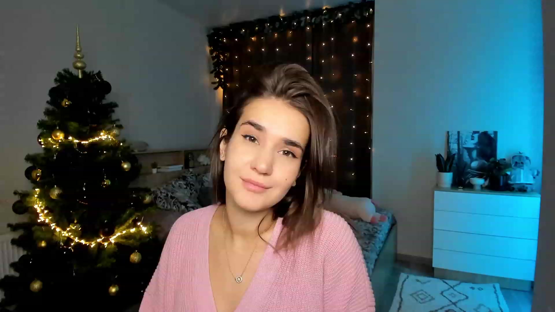 Gallery image thumbnail from Ellies_Smile's myfreecams stream on, 12/01/2023, 13:39 image 15 of 20