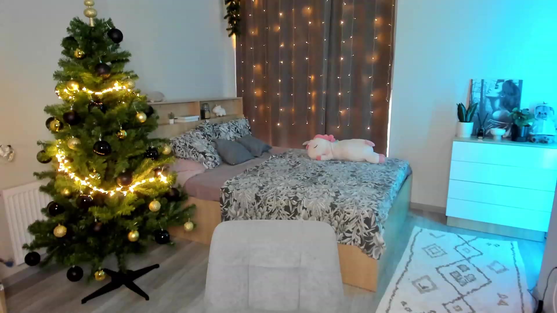 Gallery image thumbnail from Ellies_Smile's myfreecams stream on, 12/04/2023, 11:40 image 13 of 20