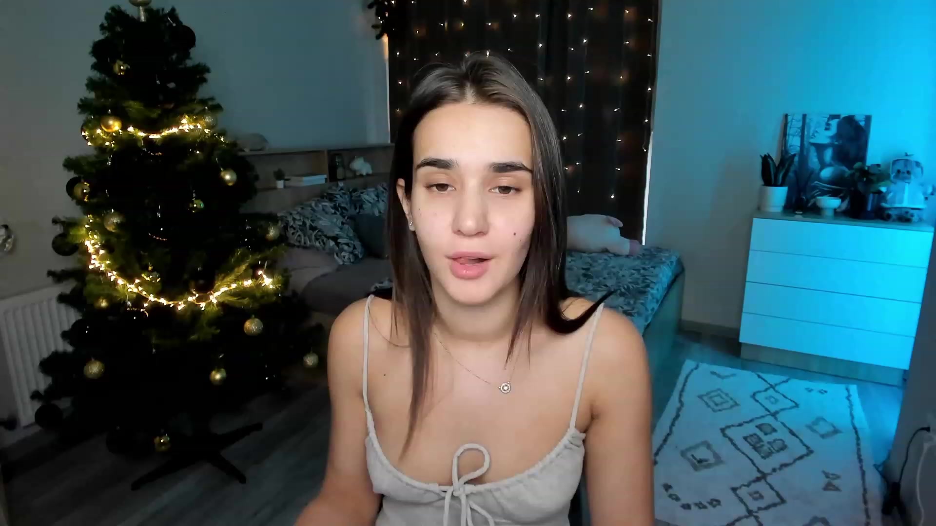 Gallery image thumbnail from Ellies_Smile's myfreecams stream on, 12/04/2023, 11:40 image 3 of 20