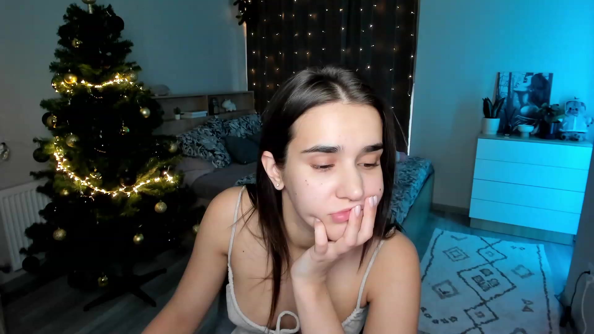 Gallery image thumbnail from Ellies_Smile's myfreecams stream on, 12/04/2023, 11:40 image 2 of 20