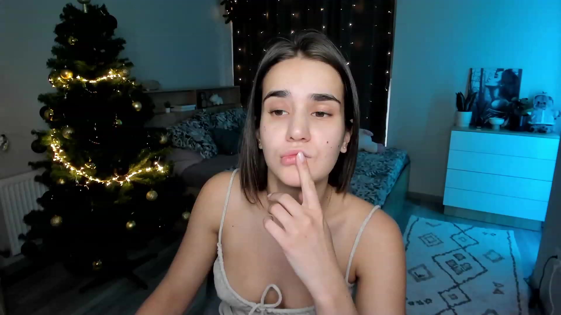 Gallery image thumbnail from Ellies_Smile's myfreecams stream on, 12/04/2023, 11:40 image 5 of 20