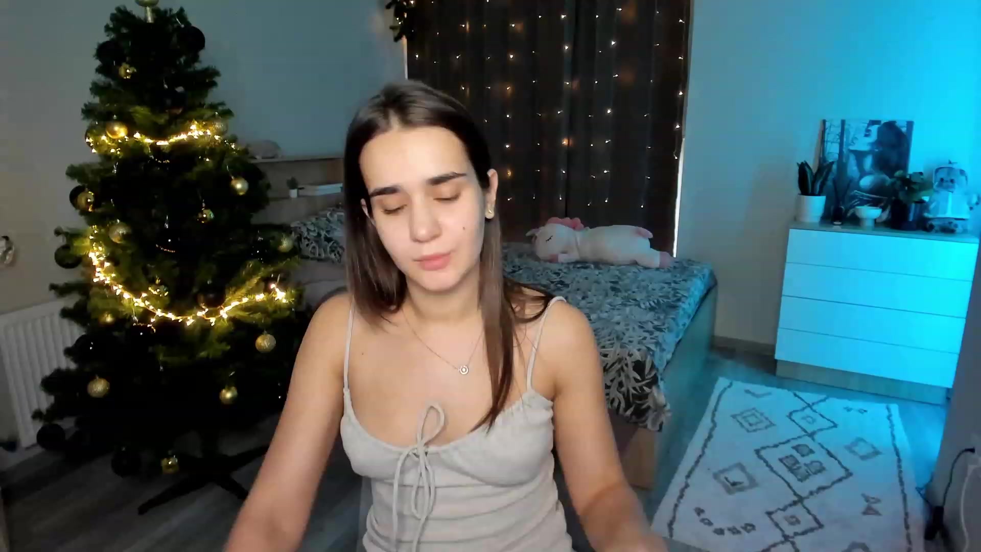 Gallery image thumbnail from Ellies_Smile's myfreecams stream on, 12/04/2023, 11:40 image 7 of 20