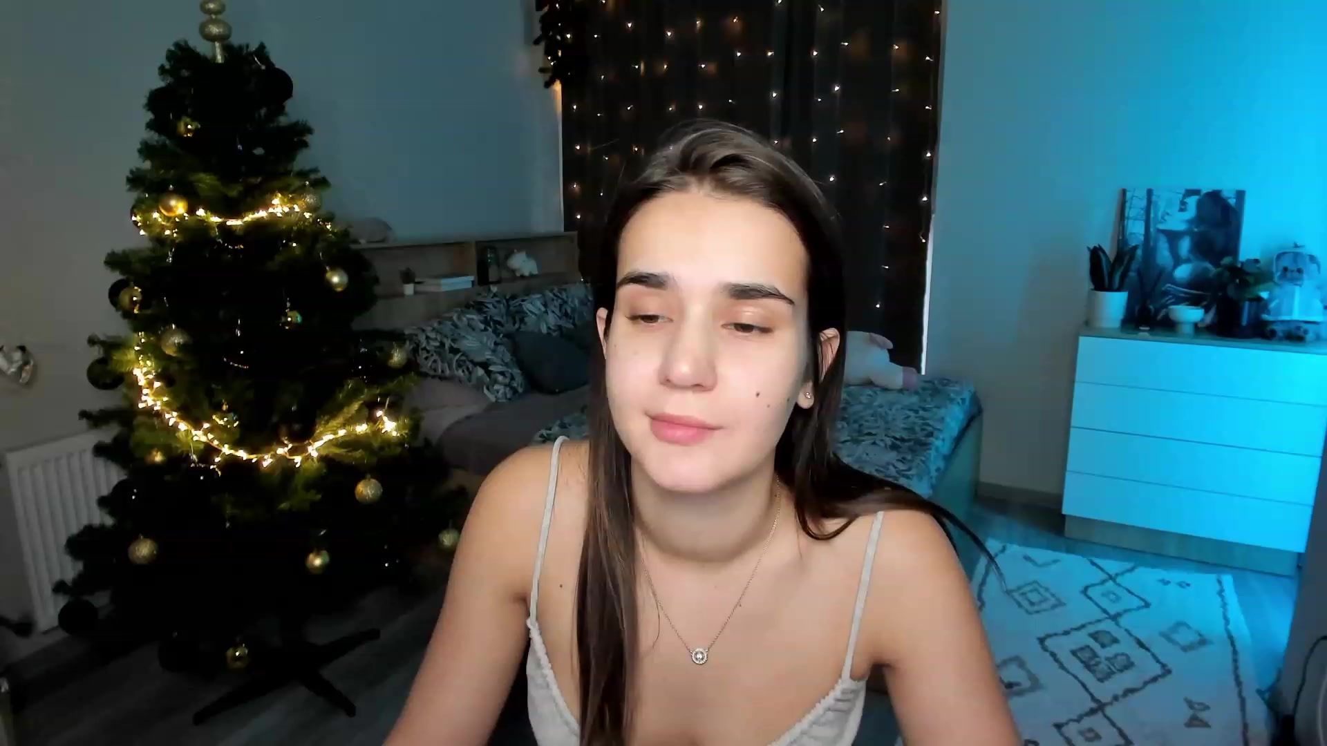 Gallery image thumbnail from Ellies_Smile's myfreecams stream on, 12/04/2023, 11:40 image 17 of 20