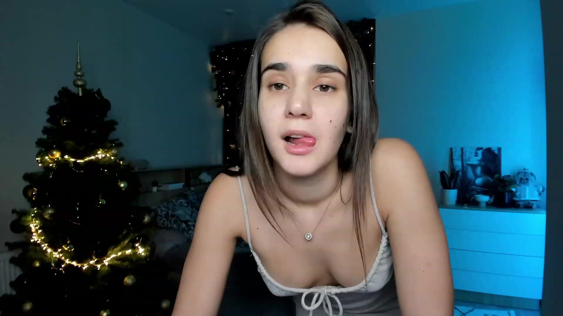 Gallery image thumbnail from Ellies_Smile's myfreecams stream on, 12/04/2023, 13:22 image 6 of 20