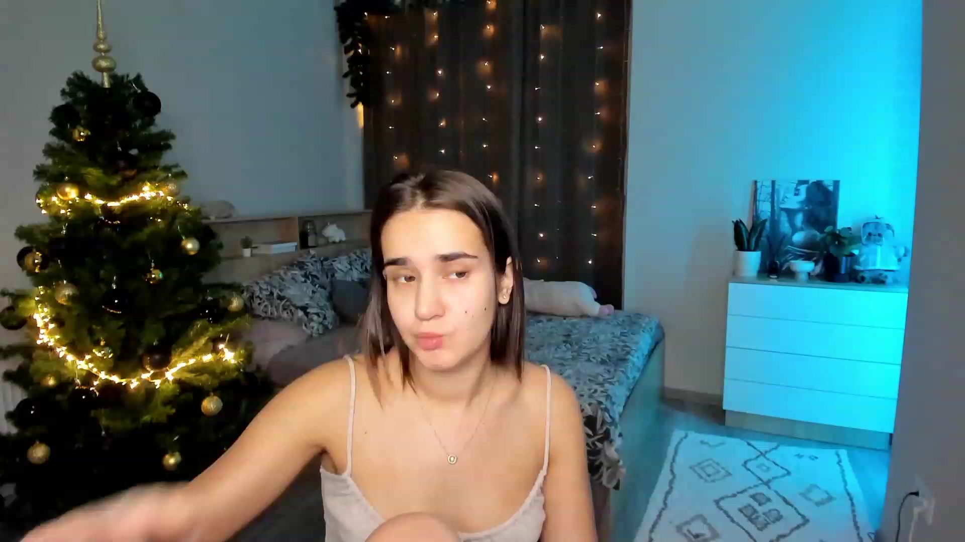 Gallery image thumbnail from Ellies_Smile's myfreecams stream on, 12/04/2023, 13:22 image 11 of 20