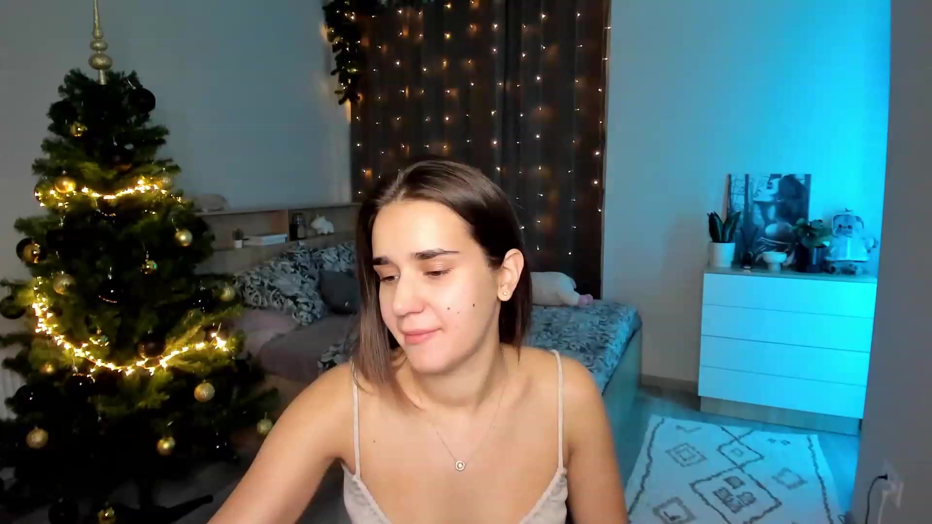Gallery image thumbnail from Ellies_Smile's myfreecams stream on, 12/04/2023, 13:22 image 10 of 20