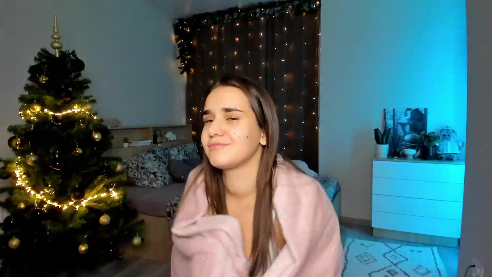 Gallery image thumbnail from Ellies_Smile's myfreecams stream on, 12/04/2023, 14:49 image 10 of 20