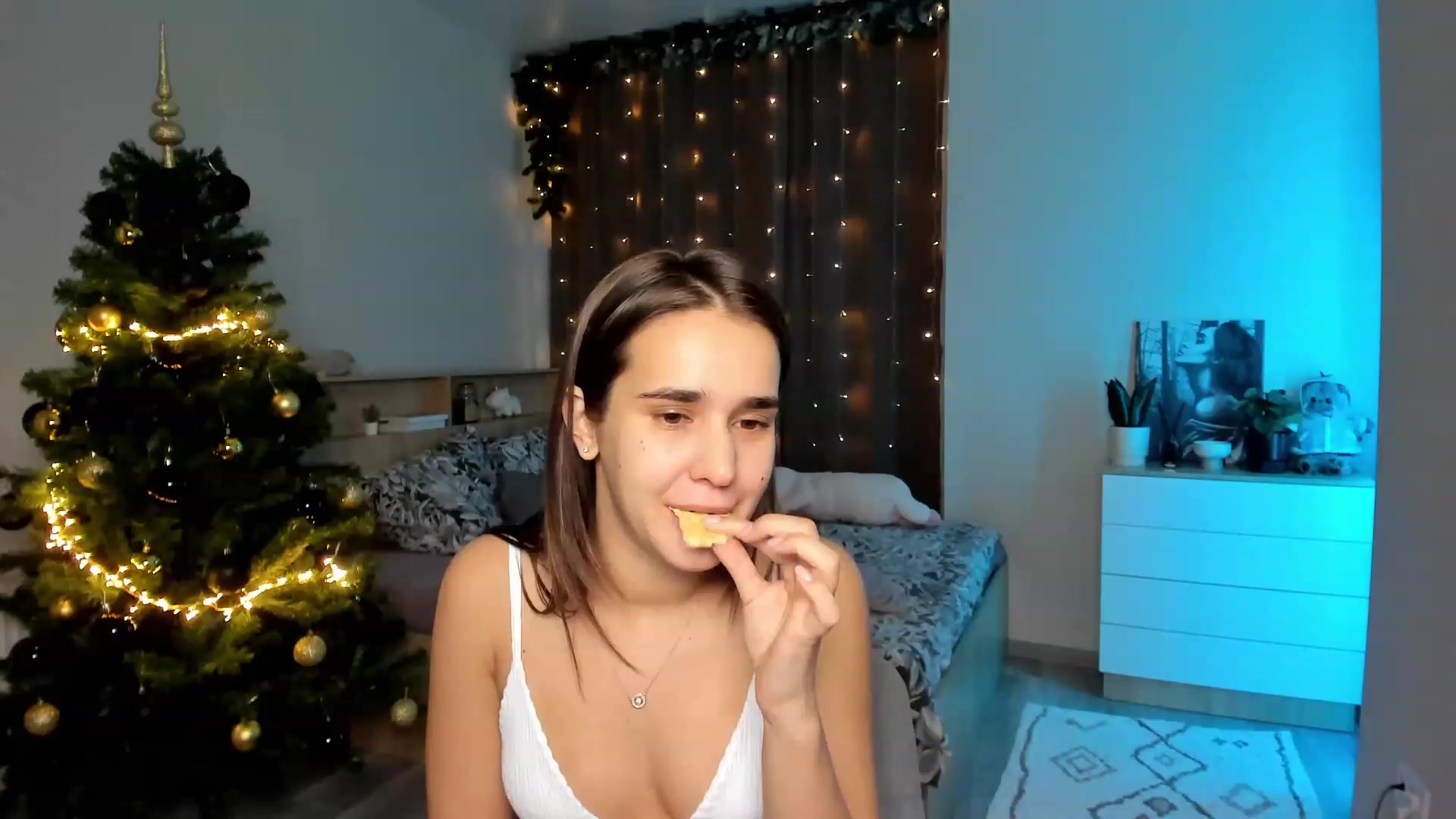 Gallery image thumbnail from Ellies_Smile's myfreecams stream on, 12/04/2023, 14:49 image 16 of 20