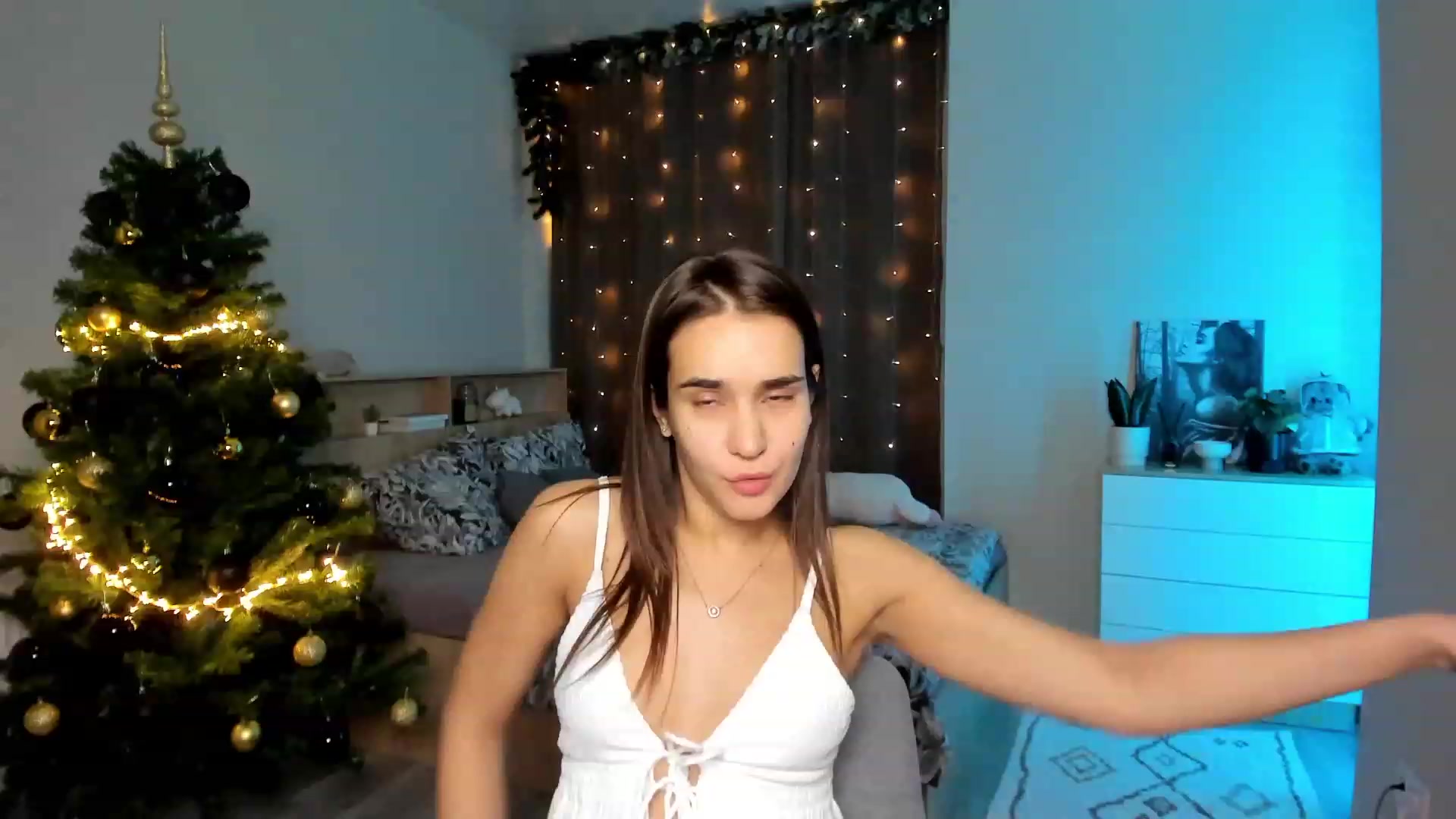 Gallery image thumbnail from Ellies_Smile's myfreecams stream on, 12/04/2023, 14:49 image 18 of 20