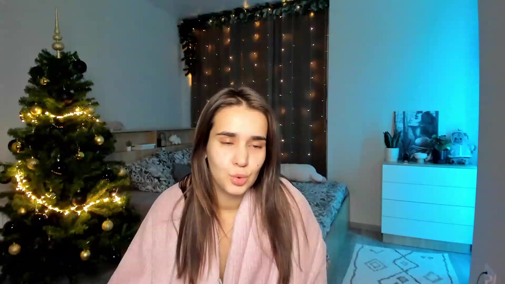 Gallery image thumbnail from Ellies_Smile's myfreecams stream on, 12/04/2023, 14:49 image 4 of 20