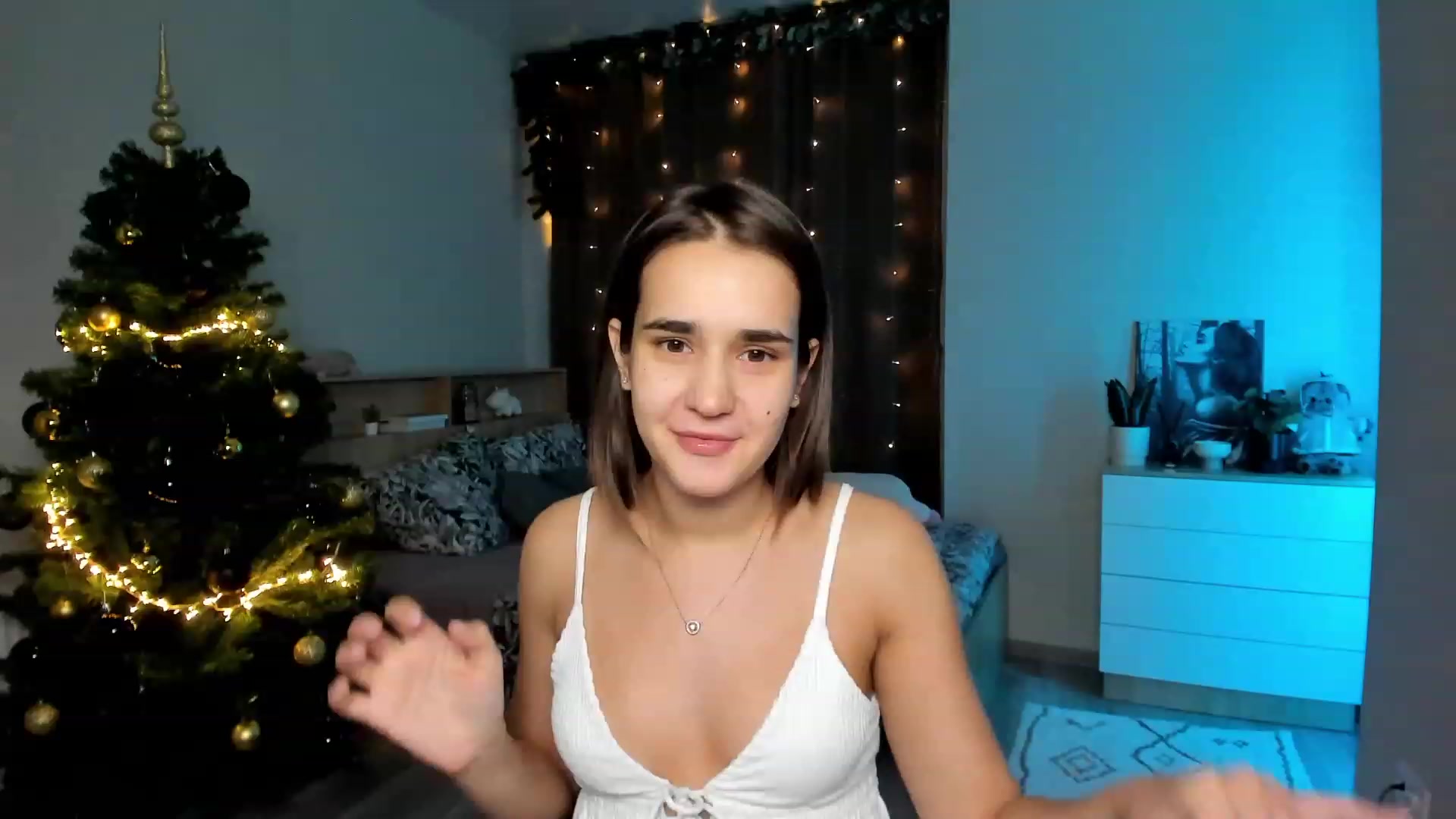 Gallery image thumbnail from Ellies_Smile's myfreecams stream on, 12/04/2023, 14:49 image 14 of 20