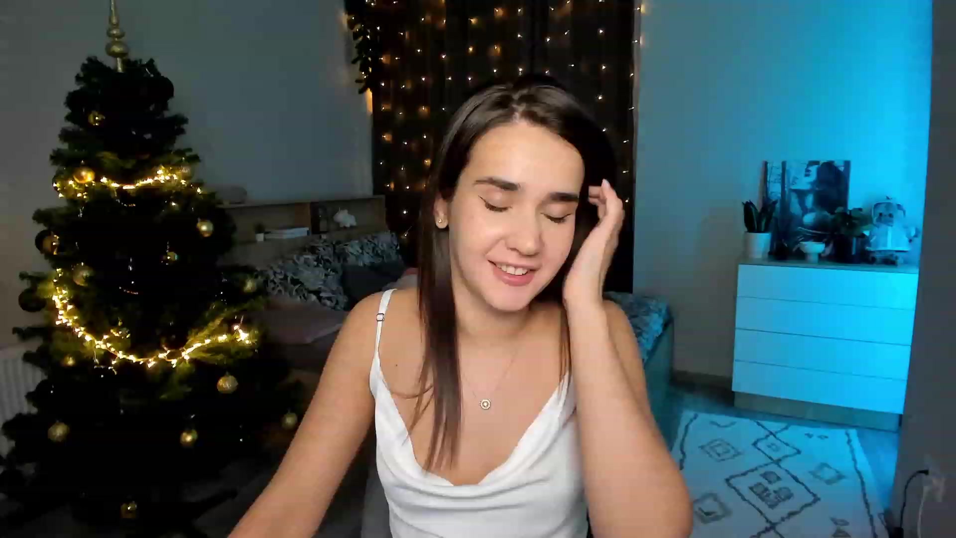 Gallery image thumbnail from Ellies_Smile's myfreecams stream on, 12/05/2023, 15:47 image 6 of 20