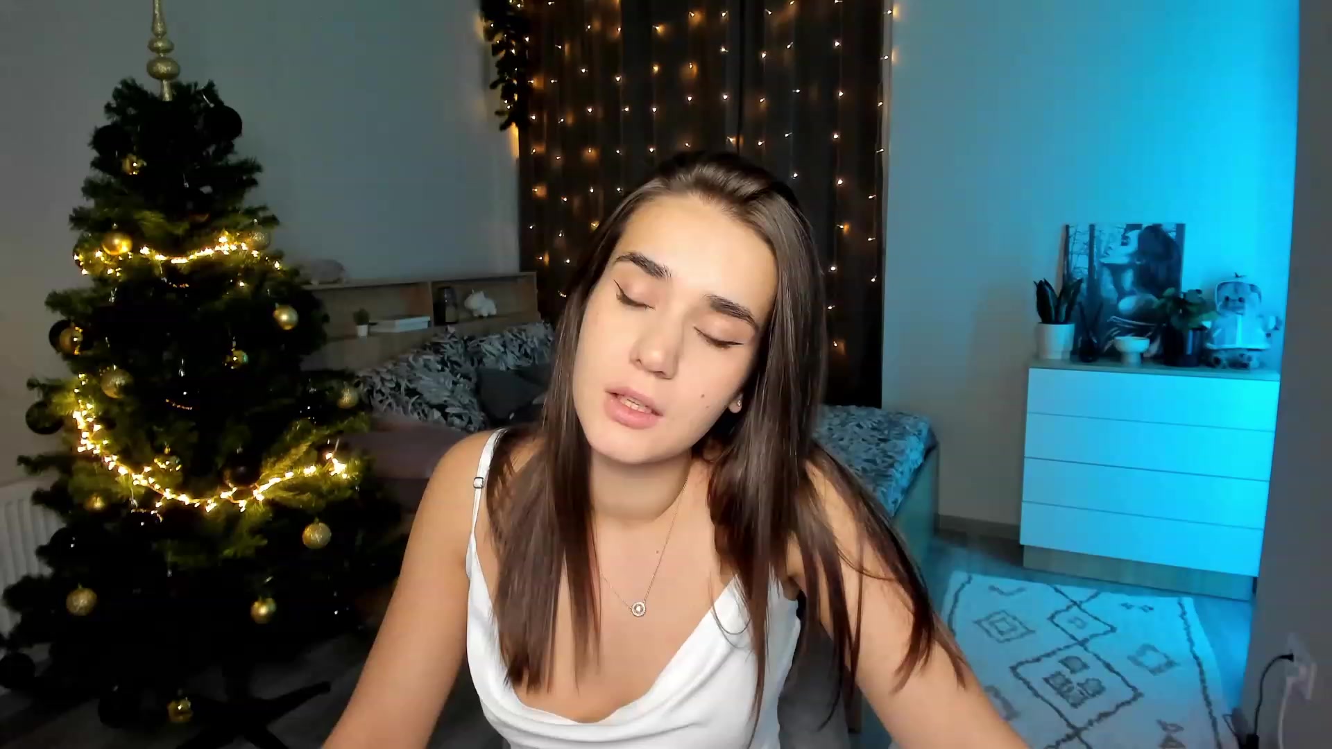 Gallery image thumbnail from Ellies_Smile's myfreecams stream on, 12/05/2023, 15:47 image 8 of 20