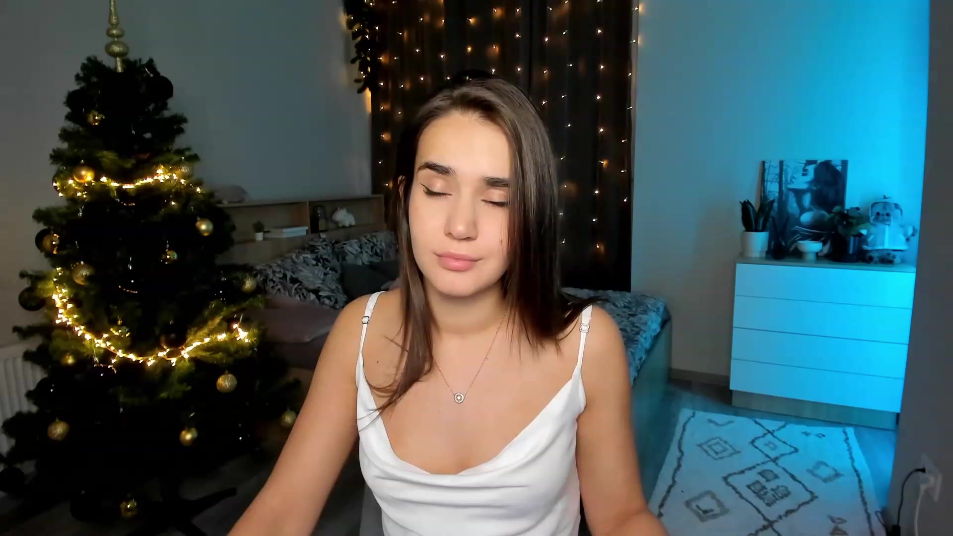 Gallery image thumbnail from Ellies_Smile's myfreecams stream on, 12/05/2023, 15:47 image 5 of 20