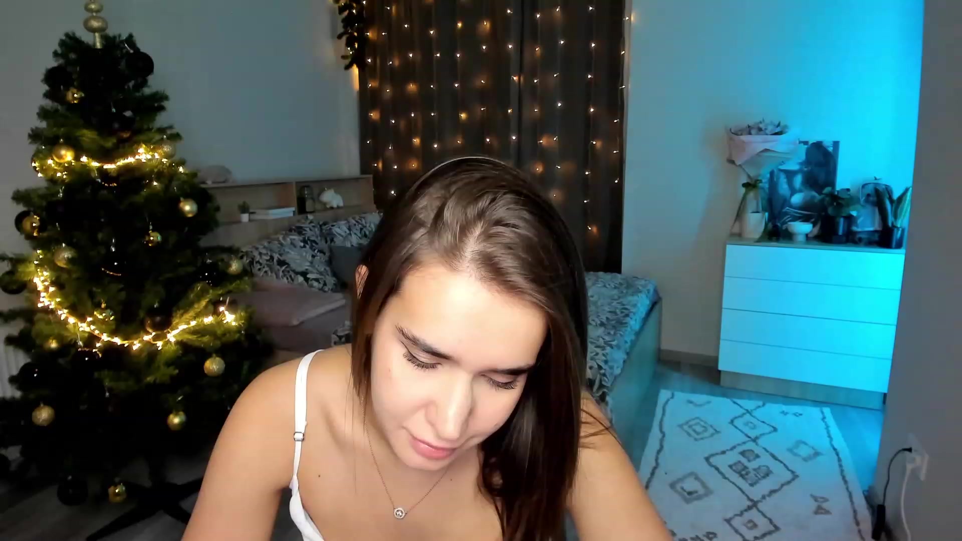 Gallery image thumbnail from Ellies_Smile's myfreecams stream on, 12/05/2023, 16:38 image 16 of 20