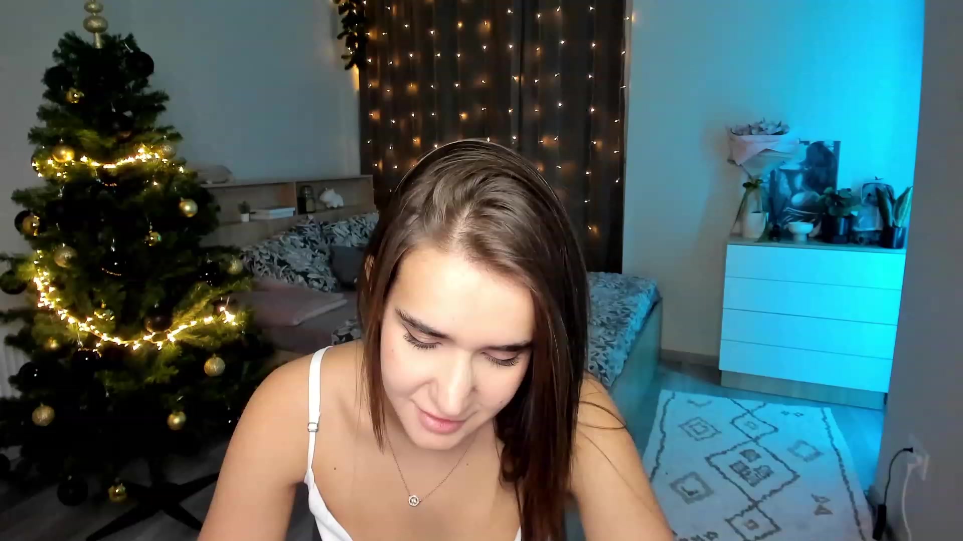 Gallery image thumbnail from Ellies_Smile's myfreecams stream on, 12/05/2023, 16:38 image 17 of 20
