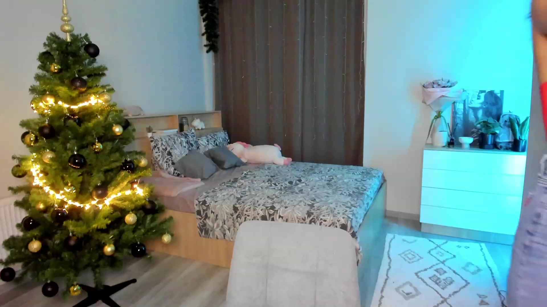 Gallery image thumbnail from Ellies_Smile's myfreecams stream on, 12/07/2023, 12:59 image 6 of 20