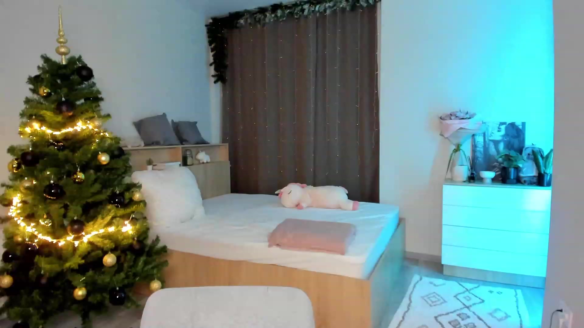 Gallery image thumbnail from Ellies_Smile's myfreecams stream on, 12/07/2023, 15:22 image 6 of 20