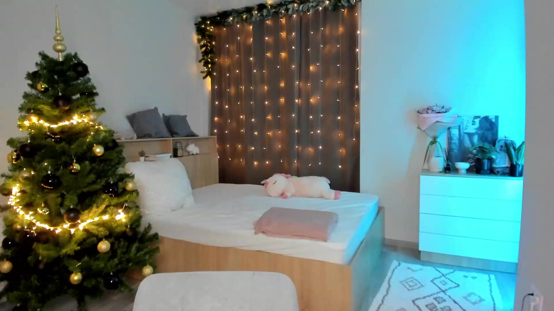 Gallery image thumbnail from Ellies_Smile's myfreecams stream on, 12/07/2023, 15:22 image 5 of 20